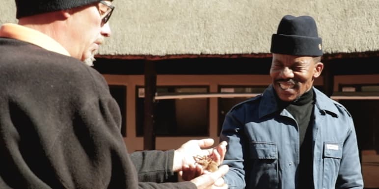 Mduduzi Mabaso is helped by Bradley Daniels, clinical psychologist to overcome his fear of creepy crawlies.